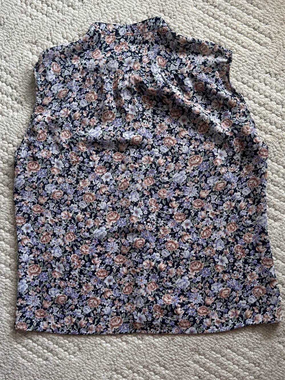 Floral Sleeveless Button-down Blouse